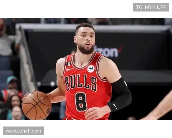 拉文半场火力全开独取13分投篮稳定暂未送出篮板与助攻 拉文半场火力全开独取13分投篮稳定暂未送出篮板与助攻